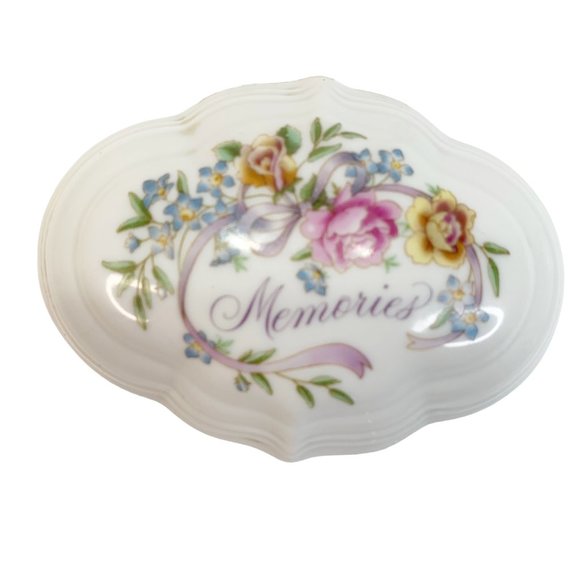 Vintage Avon Music Box Memories are for Sharing Trinket Jewelry Ring Coin 1983 - Picture 2 of 10